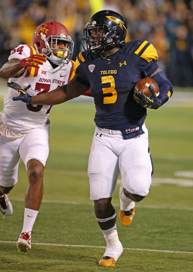 Running back Kareem Hunt ran for more than 100 yards and two touchdowns in Toledo's 28-23 victory over Central Michigan.