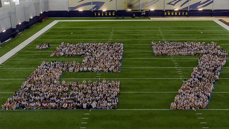 The class of 2027 poses for a group photo in Fetterman Athletic Complex just before New Student Convocation.