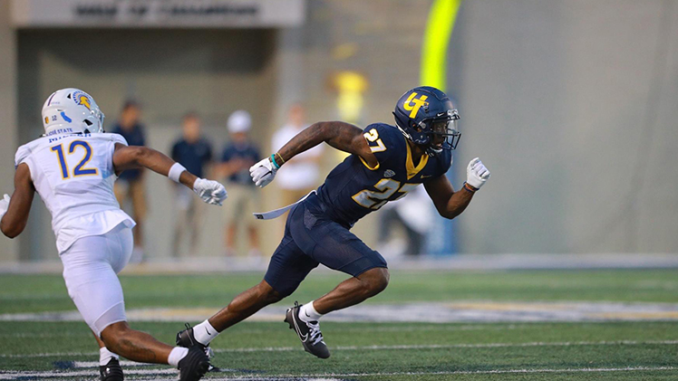 Photo of former UToledo cornerback Quinyon Mitchell running during a game.