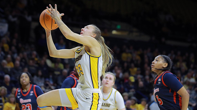 Senior forward Sammi Mikonowicz's 17 points paced Toledo in its 72-71 victory over St. John's in second-round WBIT action at Savage Arena on Sunday.