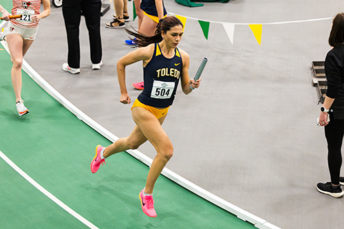 Krystal Clark runs n the 4000m distance medley at the 2024 Mid-American Conference Indoor Track and Field Championships.