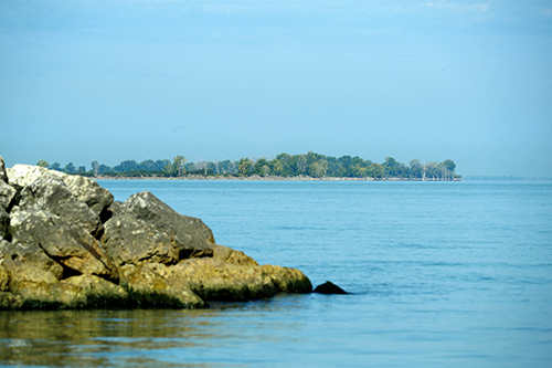 Stock photo of the Lake Erie shoreline on a cloudless day.