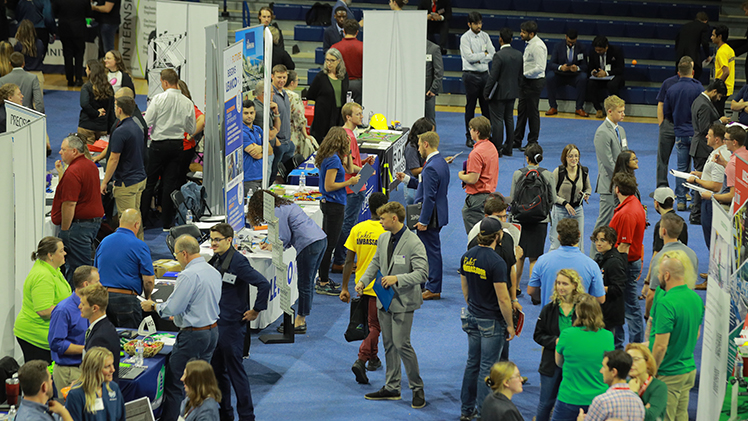 Photo of UToledo Fall Engineering Career Expo at Savage Arena, filled with students, alumni and company representatives. 