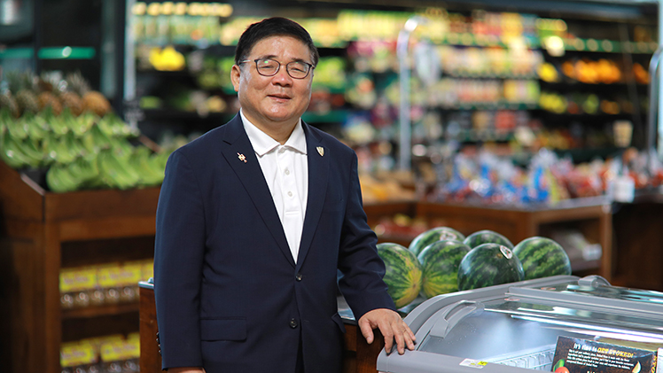 Feature photo of Dr. Paul Hong, a Distinguished University Professor and chair of Information Systems and Supply Chain Management at the John B. and Lillian E College of Business and Innovation.