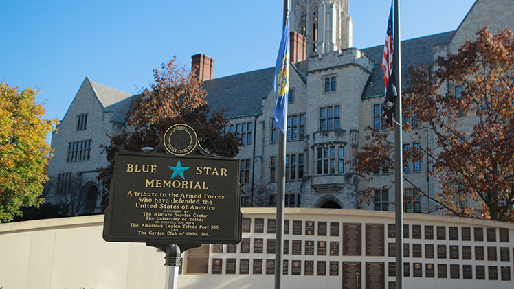 Photo of the Blue Star Memorial plaque on UToledo Main Campus.