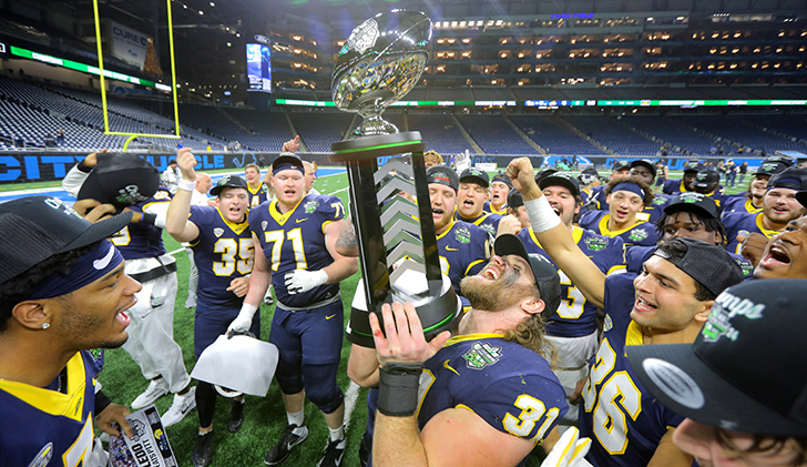 Rockets Defeat Pitt, 48-46, in 6-Overtime Thriller in GameAbove Sports Bowl | UToledo News