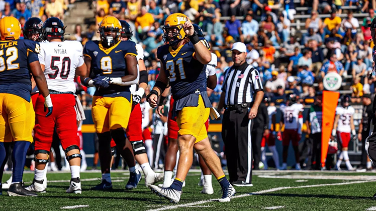 Photo of Toledo linebacker Daniel Bolden on the field during a game.