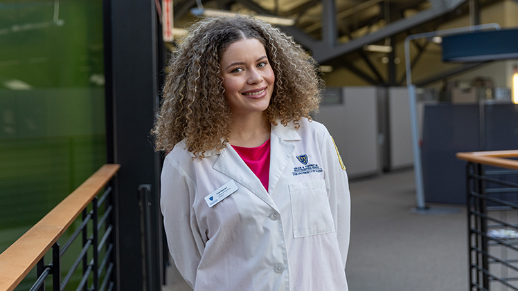 Feature portrait of Pria Maineri, a junior studying cosmetic science and formulation design.