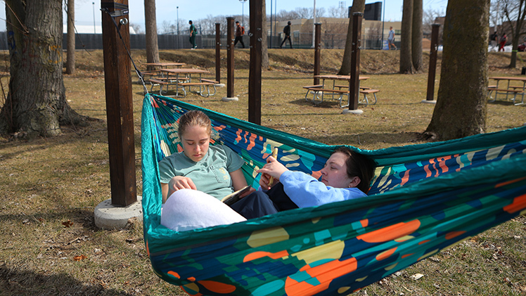 With warm temperatures making a welcome, albeit brief, return earlier this week, Grace Earl, a second-year medical student, and Raegan Persful, a graduate student pursuing a master’s degree in public health, opted to enjoy the sun and relax in a hammock on the Flatlands.