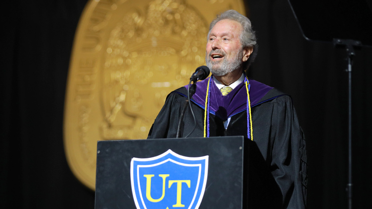 Steven Klar, an alumnus and president of the Klar Organization, delivered the keynote address at each of UToledo’s two undergraduate ceremonies in Savage Arena on Saturday.