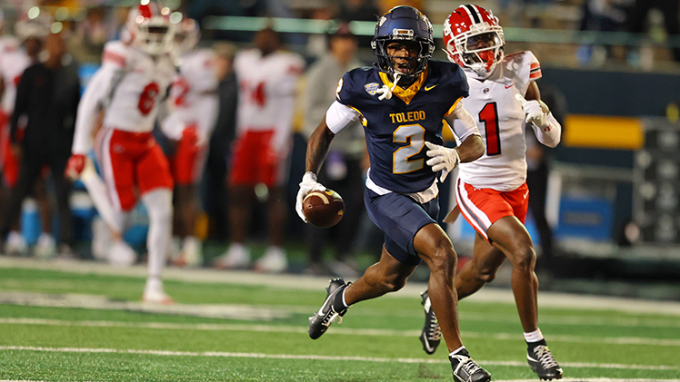 In-game photo of senior wide receiver Junior Vandeross III running with the ball during a game. He led UT receivers with five receptions for 122 yards and one score.