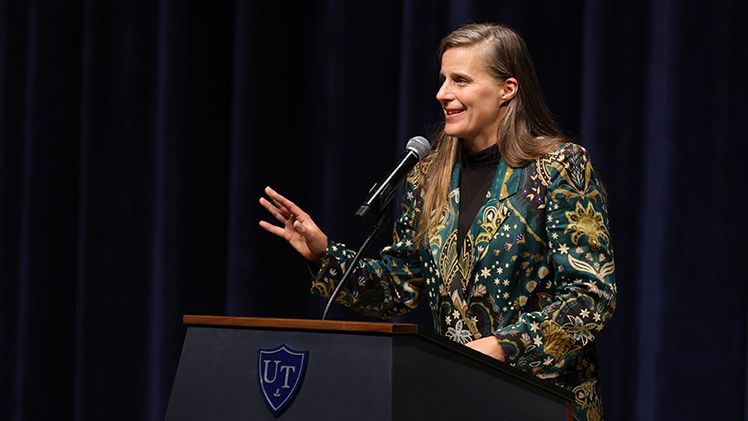 Author Lauren Groff speaks behind a lectern at the 2025-26 Edward Shapiro Distinguished Lecture Series.