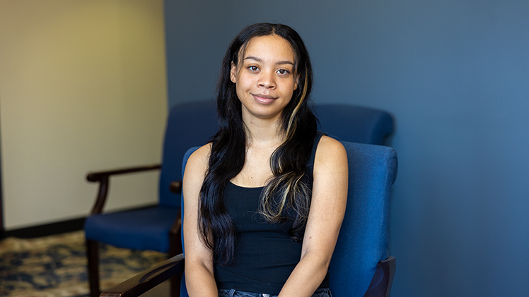 Inside portrait of UToledo business student Sahvaan Price.