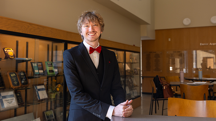 Portrait of MBA student Thomas McGilvery.
