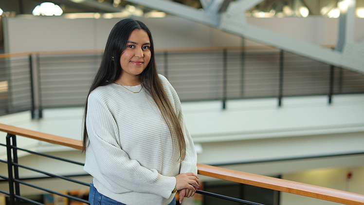 Portrait of Giselle De La Torre, who graduates Saturday, Dec. 13, 2025, with a bachelor of science degree in pharmaceutical sciences.