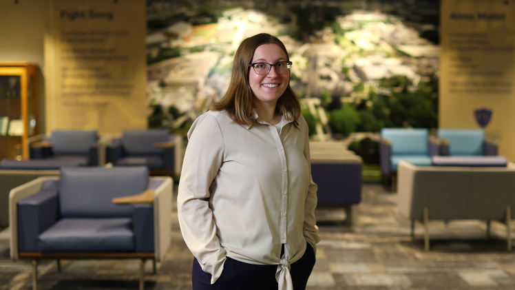 Portrait of Taylor Klaiber, who graduates from UToledo with her bachelor’s degree in biology on Dec. 13.
