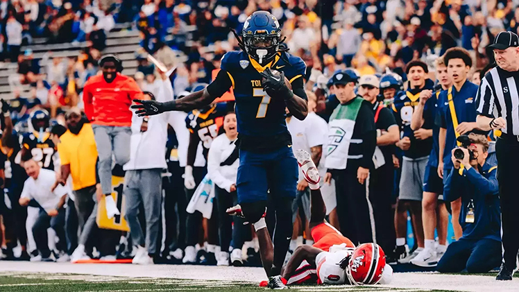 Photo of former Rocket safety Emmanuel McNeil Warren during a game.