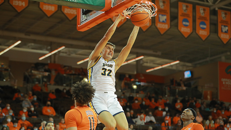 On this day in 2022, former Rocket forward JT Shumate had a photo-worthy dunk during the Rockets’ away-game victory over rival Bowling Green State University, 91-78. Shumate earned first-team All-MAC honors that season.