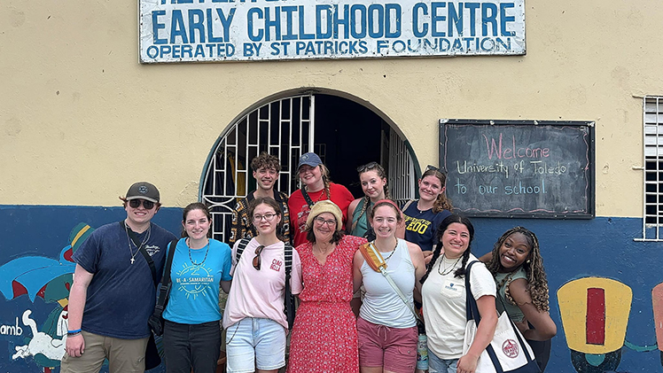 Members of the Jesup Scott Honors College and their faculty advisors traveled to Kingston, Jamaica, and are posing for a group photo.