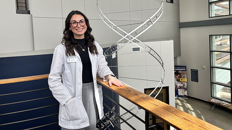 Portrait of graduating PharmD. student Sydney Free.