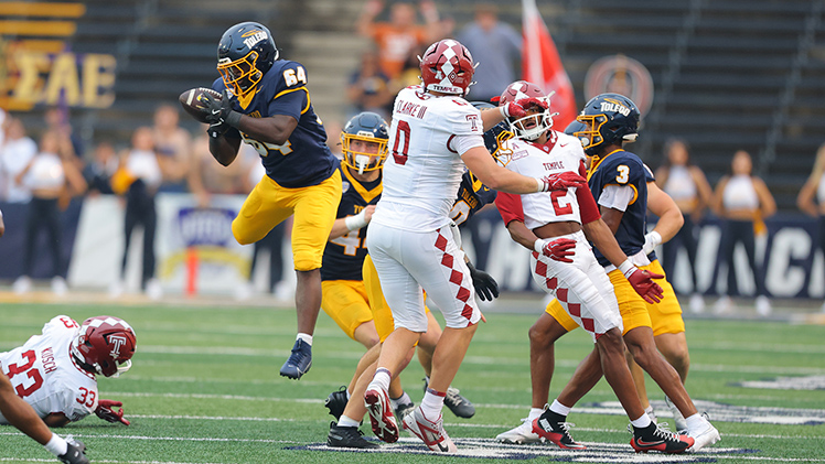 Linebacker Isaac Prince recovers the onside kick attempt with 1:05 left in the game, paving the way for Toledo to tie.